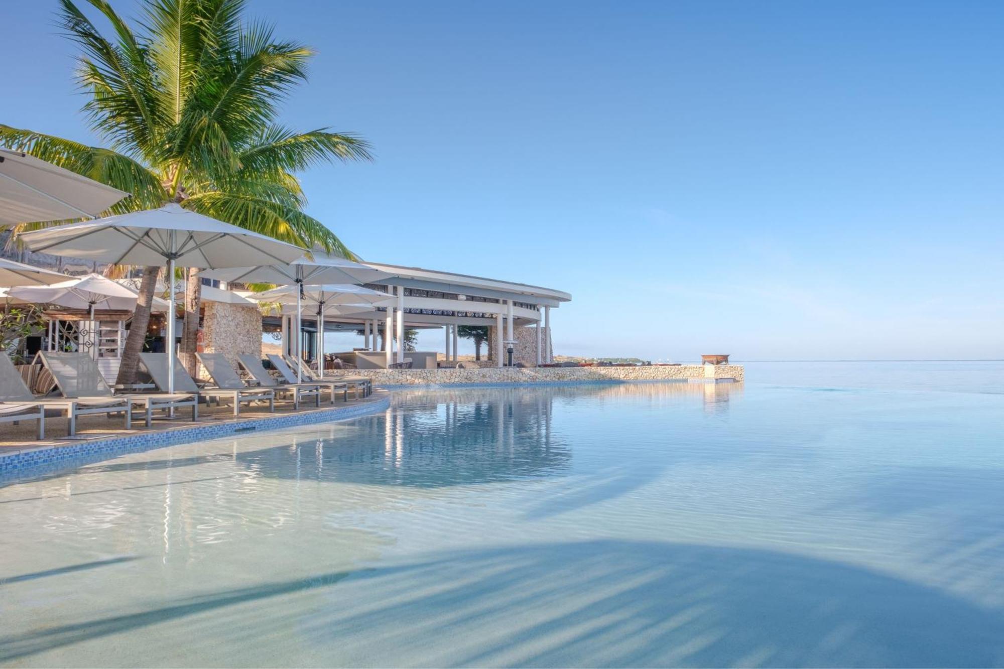 Fiji Marriott Resort Momi Bay Екстер'єр фото Infinity pool at the resort