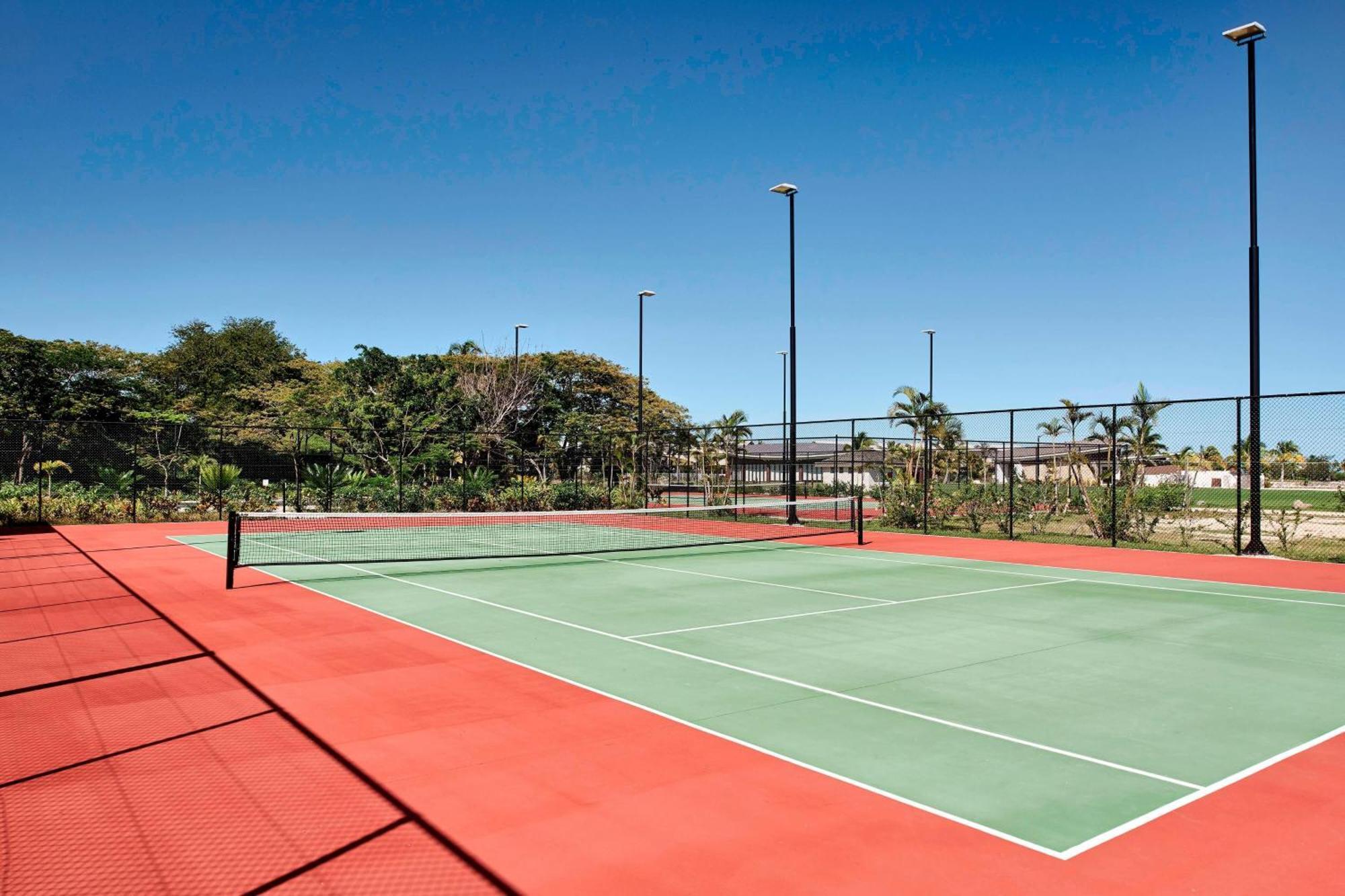 Fiji Marriott Resort Momi Bay Екстер'єр фото Tennis court at the University of the Sunshine Coast
