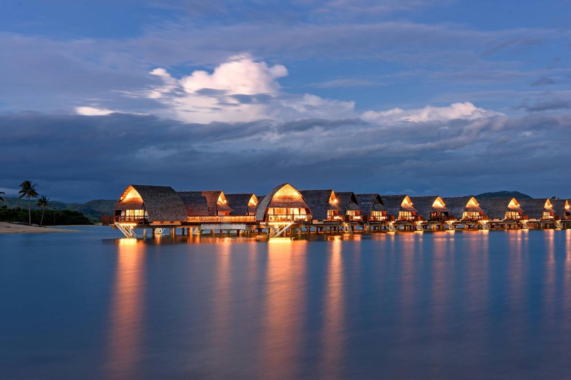 Fiji Marriott Resort Momi Bay Екстер'єр фото Overwater bungalows at the resort