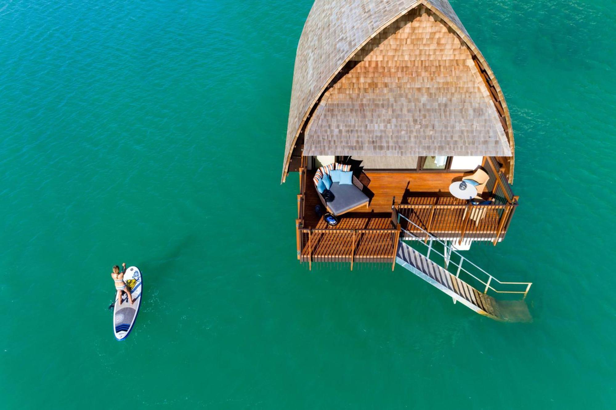 Fiji Marriott Resort Momi Bay Екстер'єр фото Aerial view of a floating bungalow