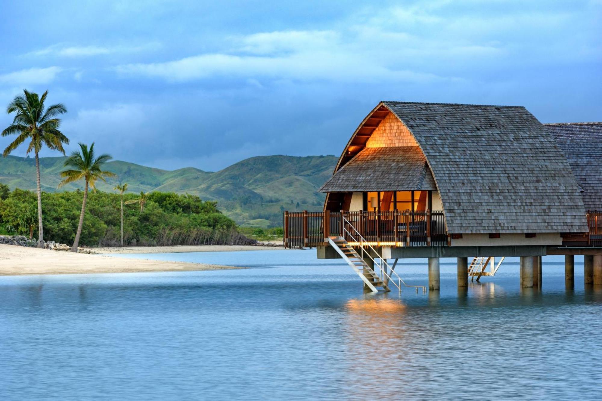 Fiji Marriott Resort Momi Bay Екстер'єр фото Overwater bungalow at the resort
