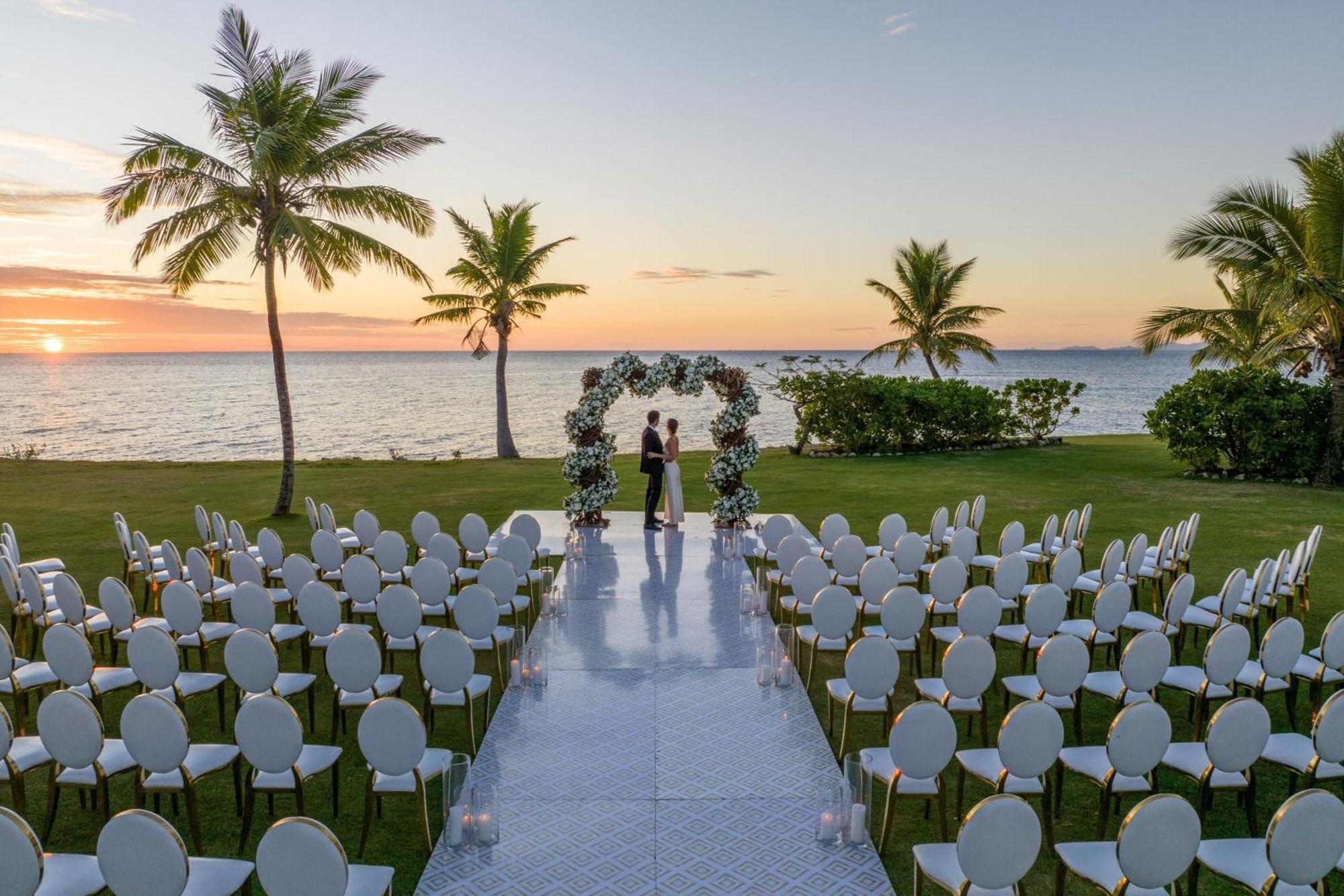 Fiji Marriott Resort Momi Bay Екстер'єр фото Wedding at the Four Seasons Resort