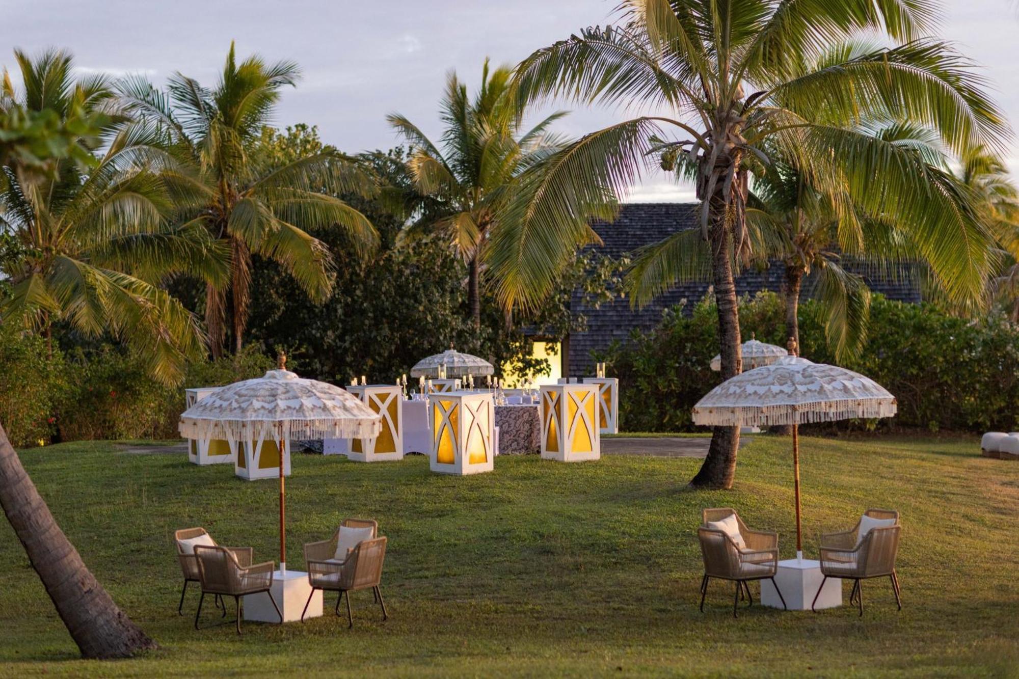 Fiji Marriott Resort Momi Bay Екстер'єр фото The lawn at the Four Seasons Resort