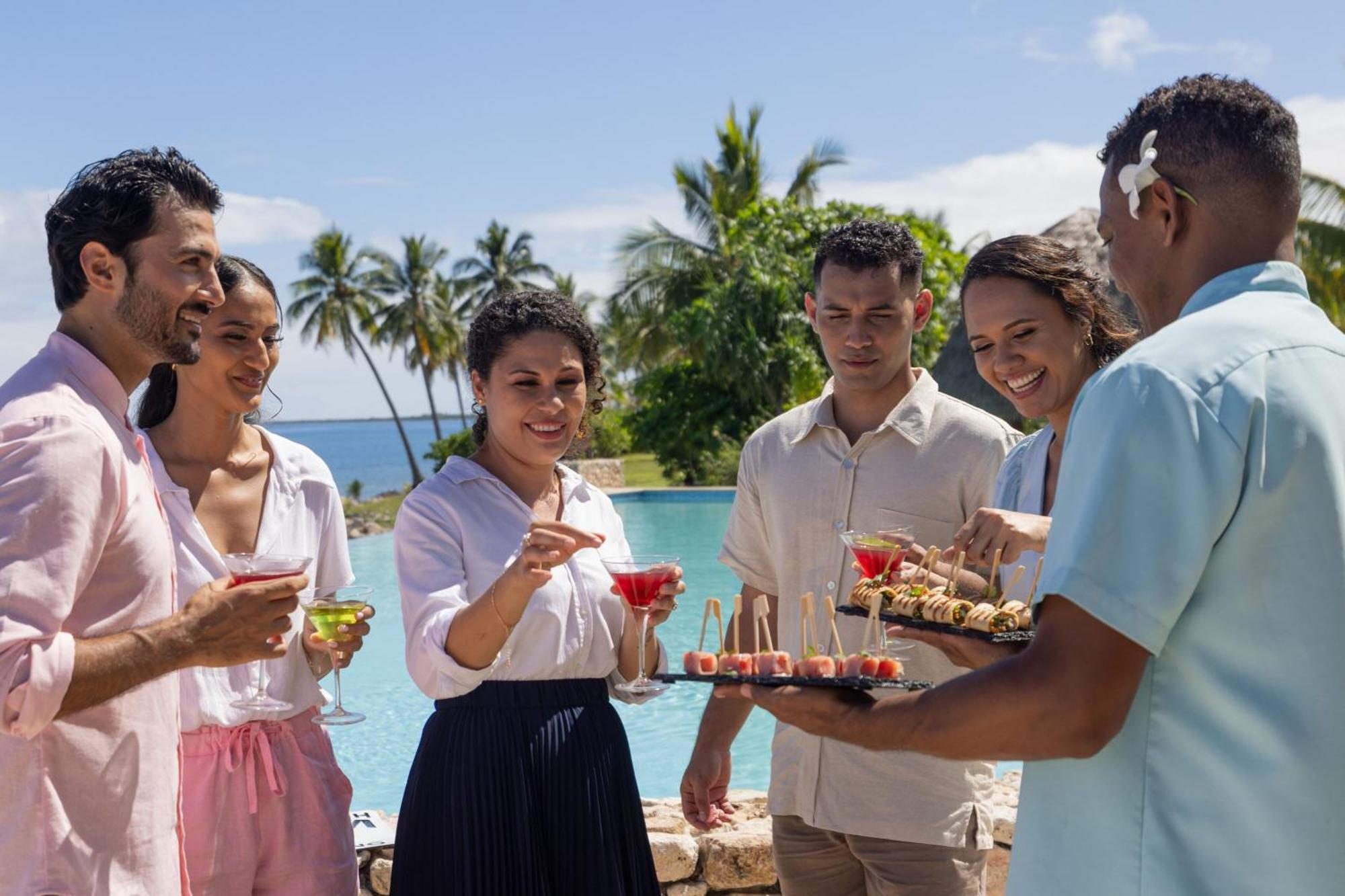 Fiji Marriott Resort Momi Bay Екстер'єр фото The resort's staff