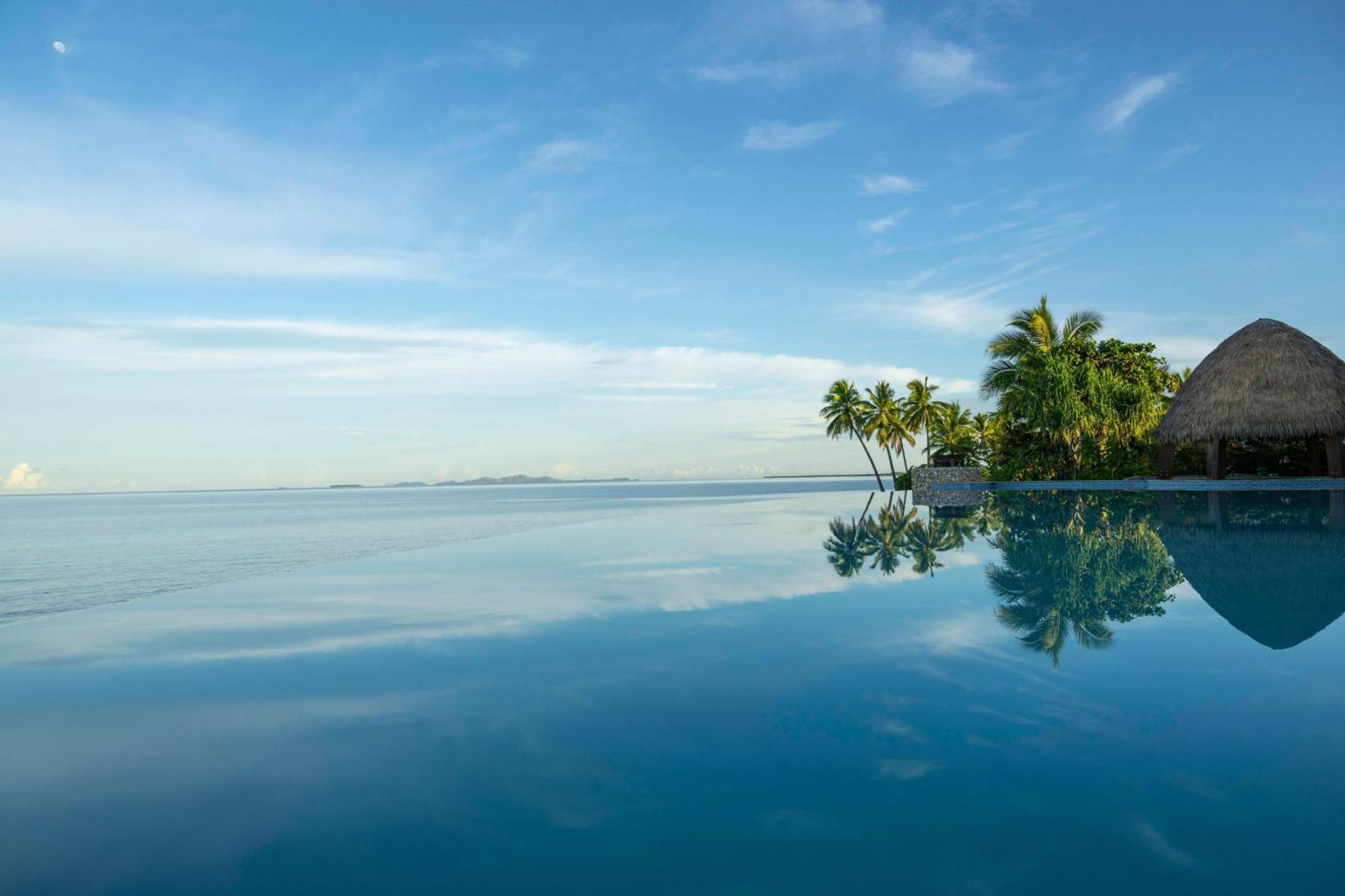 Fiji Marriott Resort Momi Bay Екстер'єр фото Infinity pool at the resort